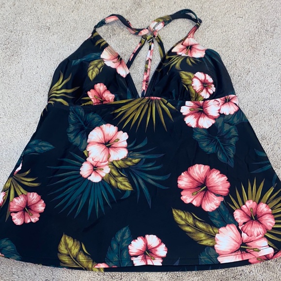 NWOT Kona Som Tankini Top Size Large - Picture 1 of 9